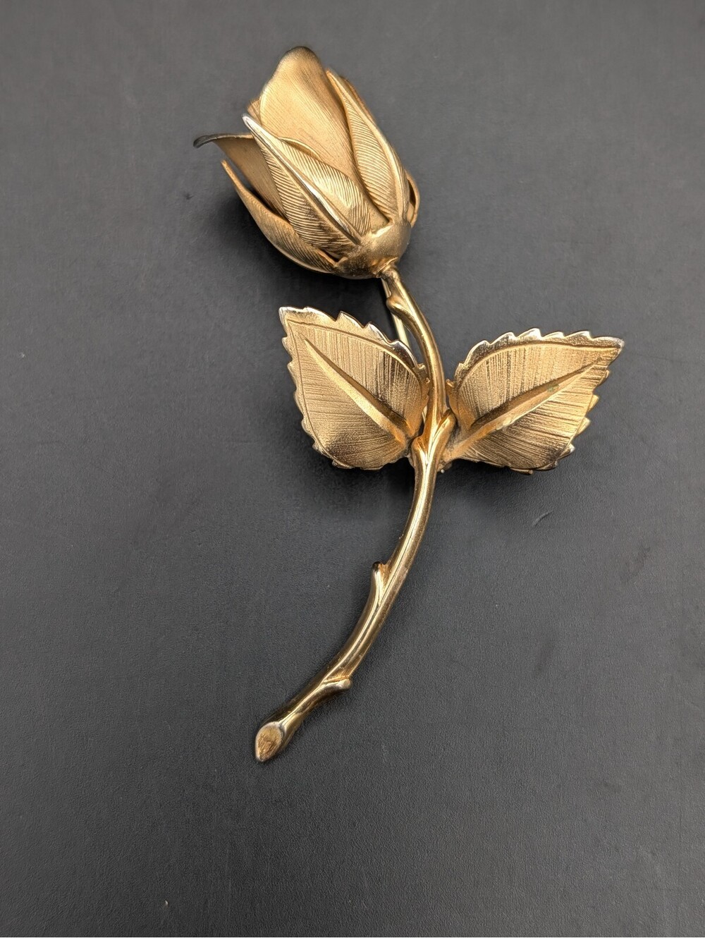 Vintage GIOVANNI Gold Tone Rose Brooch Pin Floral Long Stem Textured Flower 3"